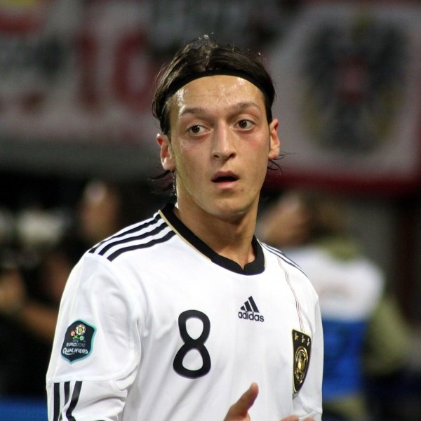 Datei:Mesut Özil, Germany national football team (02).jpg